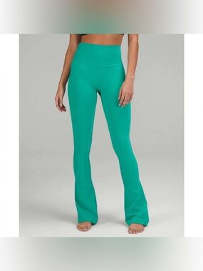 Lululemon Align High Rise Mini Flared Pant in Maldives Green Size 14 Yoga Active
